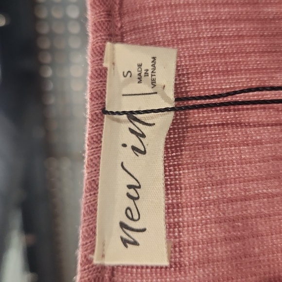 New In Pink Top Size Small - Picture 7 of 8